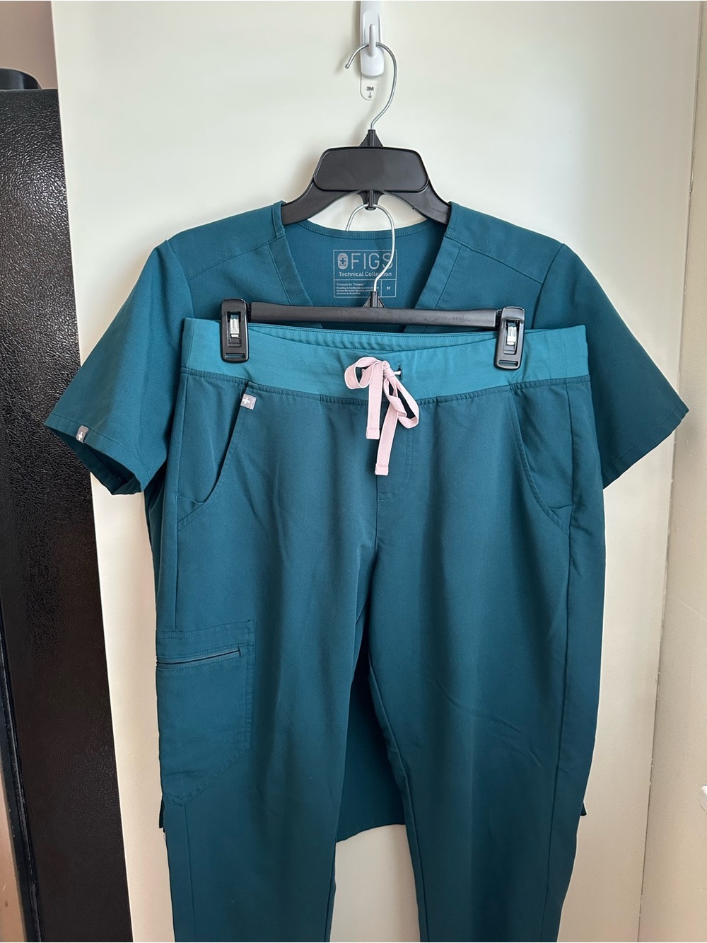 FIGS Medium Scrub Set in Teal